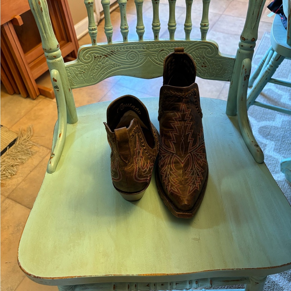 Short boots